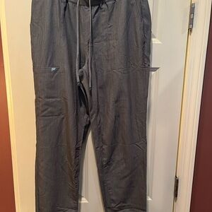 Fabletics L women scrub pants